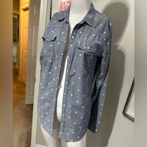 Hollister Polka Dot Button Down Shirt – Size Small – Great Condition